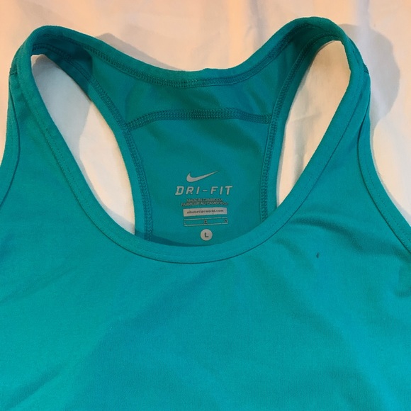 Nike t back dri fit tank with pockets - Picture 2 of 2